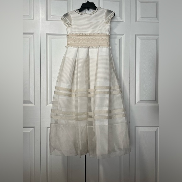First Communion Dress For Young Girl - Picture 1 of 1